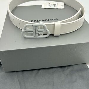 Women's Balenciaga BB white leather belt size 65 cm/26 inches made in Italy